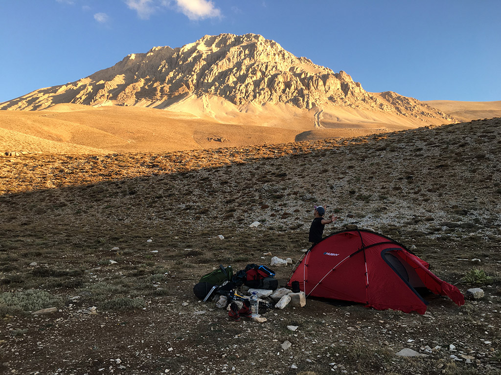 Todosk dağ evi yakınındaki kamp alanımız